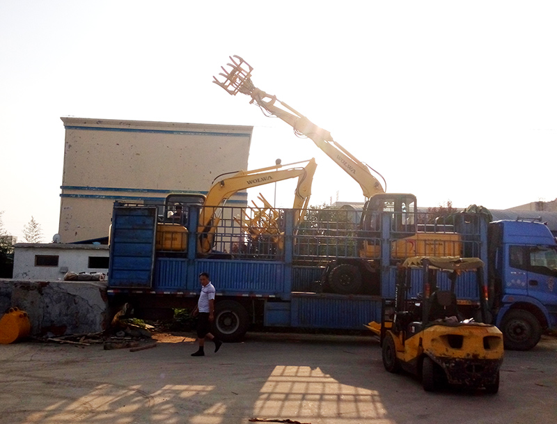 6臺(tái)沃爾華系列挖掘機(jī)出口菲律賓 6臺(tái)沃爾華系列挖掘機(jī)出口菲律賓