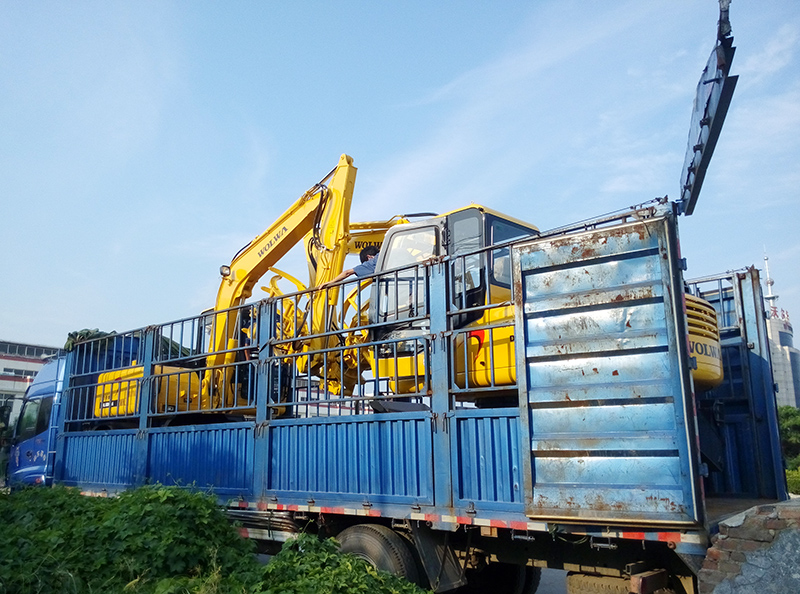 6臺(tái)沃爾華系列挖掘機(jī)出口菲律賓 6臺(tái)沃爾華系列挖掘機(jī)出口菲律賓