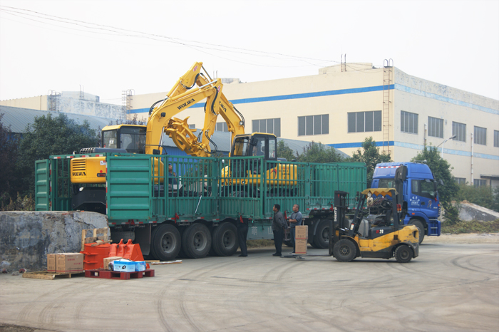 沃爾華集團7臺DLS系列挖掘機順利出口古巴共和國 沃爾華集團7臺DLS系列挖掘機順利出口古巴共和國